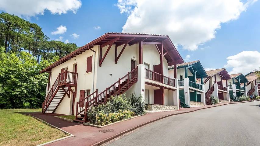 Location de vacances pour 4 personnes, avec piscine et terrasse, animaux acceptés à Saint-Jean-de-Luz