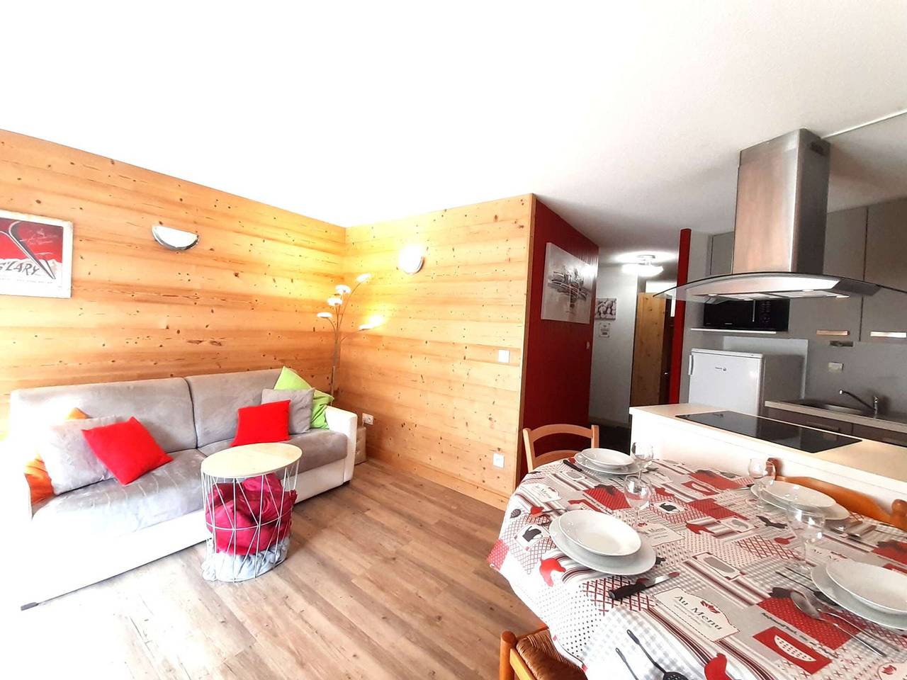 Entire apartment, T2 6 Pax, balcony, equipped kitchen, ski locker, 1700m, Saint-Lary in Saint-Lary-Soulan, Pyrenees National Park