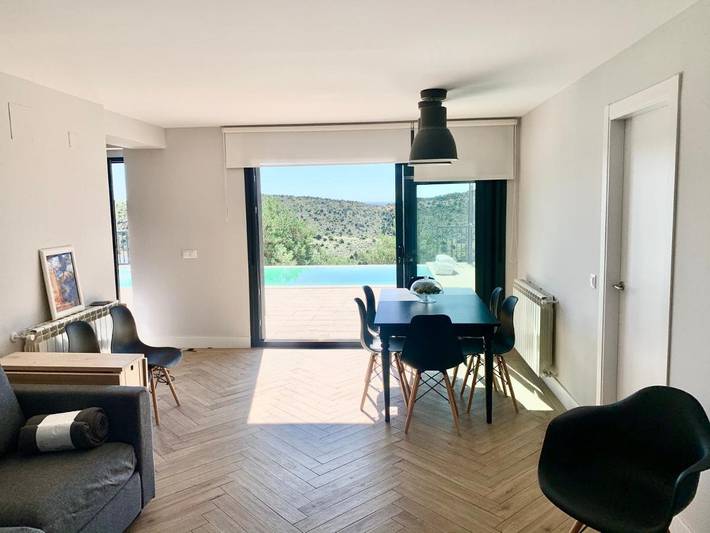 Chalet para 8 personas, con vistas y piscina además de terraza y jardín en Sierra Norte - 3