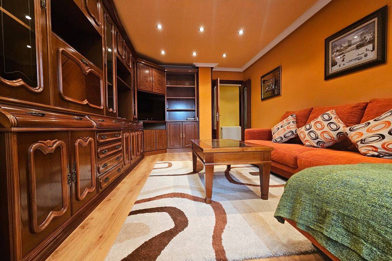 Ganze Wohnung, Charming 101 sqm Apt - Wi-Fi, Full Kitchen, Washer/Dryer in Laviana, Cordillera Cantábrica