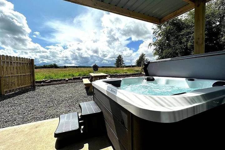 Holiday apartment for 2 people, with hot tub in Northern Ireland