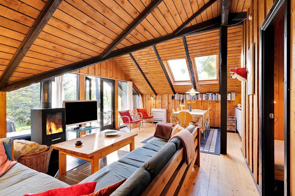 Gemütliches älteres Ferienhaus mit abgelegenem Wildnisbad auf dem schönen Helgenæs in Knebel, Süddjursland