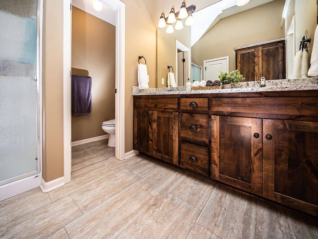 Luxury Home with Entertainment Room & Pool Table in Kansas City, Missouri