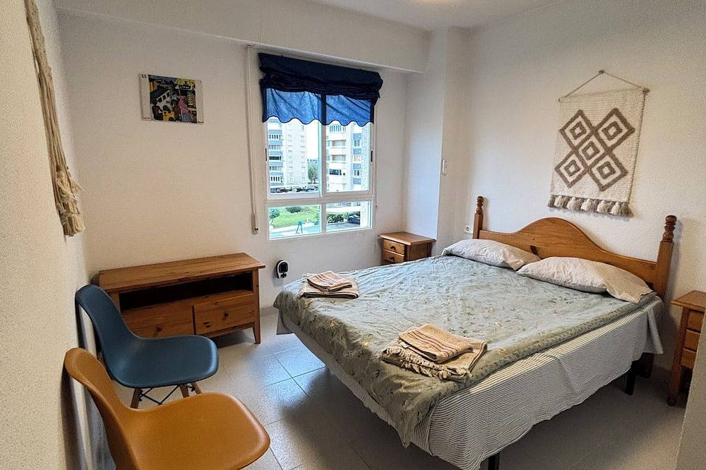 Apartamento entero, Piso en una bonita comunidad con piscina, pista de tenis y playa a un paso in Alicante, Costa Blanca