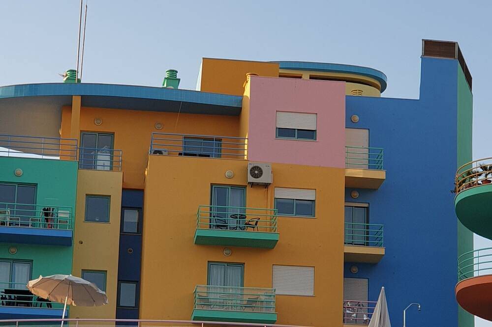 Entire apartment, Apartment In Albufeira Marina With 2 Bedrooms Only 800 Meters From The Beach in Albufeira, Faro District