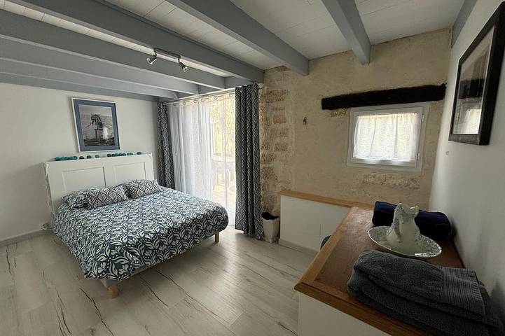 Location de vacances pour 8 personnes, avec jardin et terrasse à Ardillières - 3