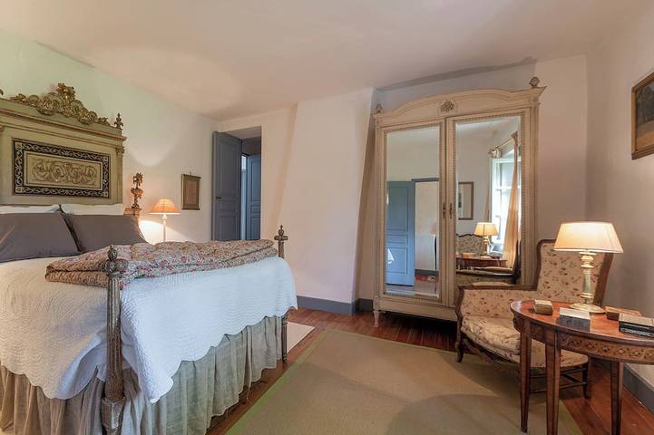 Vacation Home for Rent in Provence, Near the Alpilles—6 Bedrooms in Eyragues, Arles und Umgebung