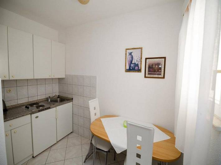 Ferienwohnung für 2 Personen, mit Garten und Balkon in Podstrana
