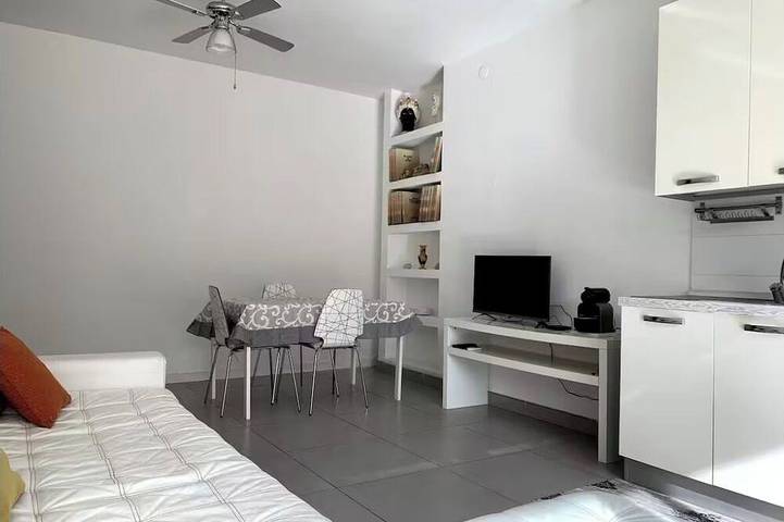Ganze Wohnung, Cozy apartment just minutes from the beautiful Mondello beach. in Mondello, Palermo