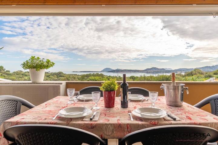 Ferienwohnung für 4 Personen, mit Balkon und Terrasse sowie Ausblick in Portisco