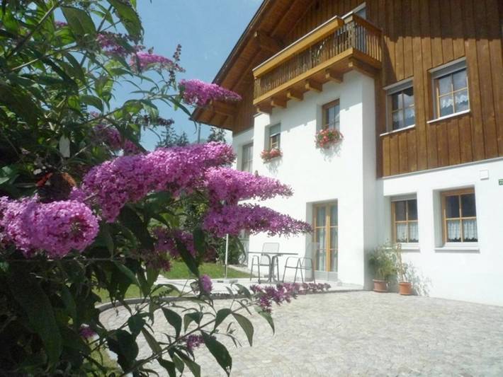 Ferienwohnung für 4 Personen, mit Terrasse und Garten sowie Ausblick