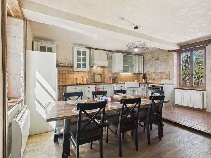 Gîte pour 8 personnes, avec jardin à Gabillou