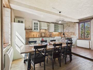 Gîte pour 8 personnes, avec jardin à Gabillou