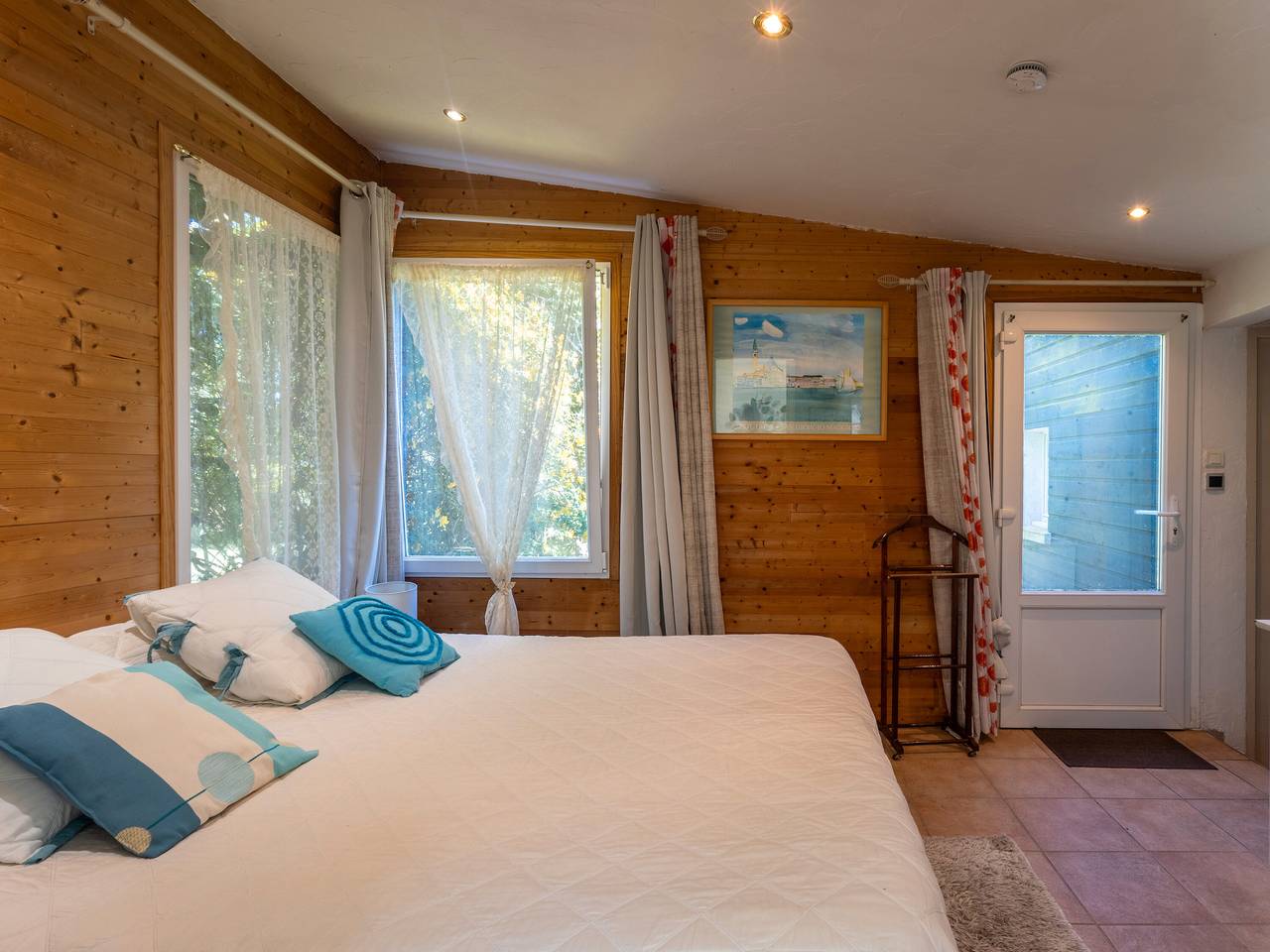 Alojamiento y desayuno "Chalet Prunelle" con jardín compartido y Wi-Fi in Beg-Léguer, Lannion