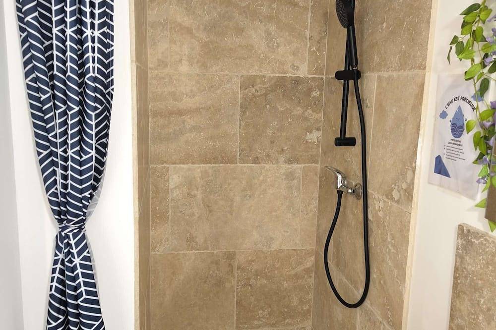 Ganze Wohnung, Refuge des Lavandes - Luxurious Studio in Town Center, Near Thermal Baths, 5* Comfort in Gréoux-les-Bains, Regionaler Naturpark Verdon
