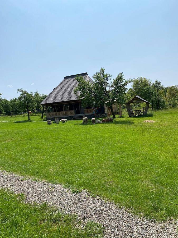 Gîte pour 2 personnes, avec jardin et vue dans Breb - 3