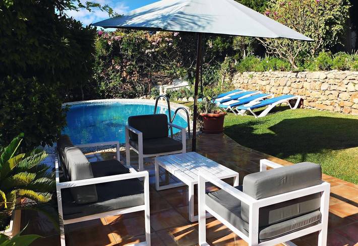 Wonderful Villa Princessa with Sea & Mountain Views, Pool, and Wi-Fi in Playa de Burriana, Nerja