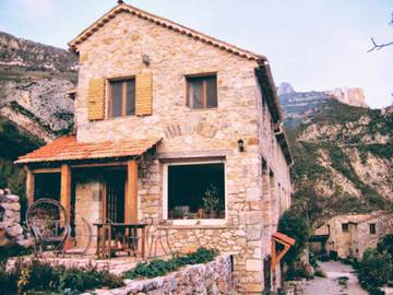 Maison d’hôte pour 2 personnes, avec vue et jardin à Castellane