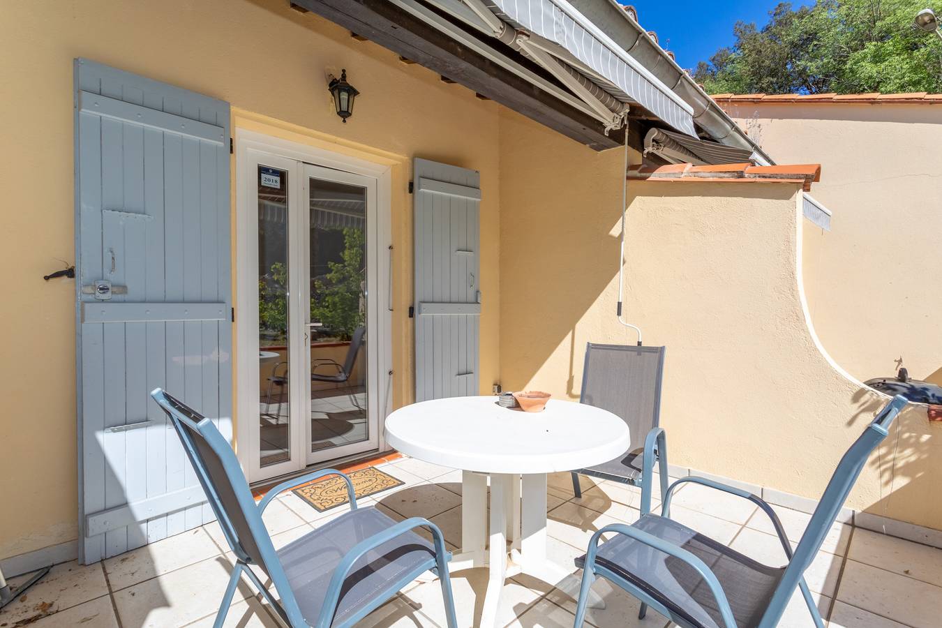 Maison de vacances 'Gite 3 Entre 2 Et 4 Personne' avec vue montagne, piscine partagée in Reynès, Région de Céret