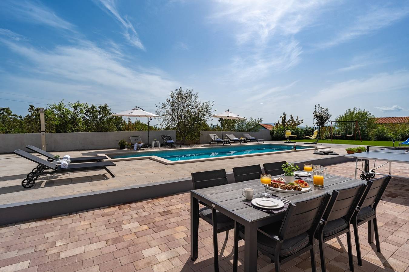 Villa Lukas mit 4 Schlafzimmern, ein hochwertiges Familienanwesen im Hinterland von Makarska
 in Imotski, Makarska Riviera
