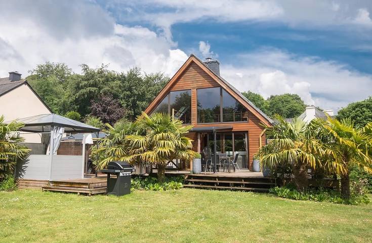 Gîte pour 6 personnes, avec Jacuzzi et Terrasse ainsi que Jardin et Sauna à Mûr-de-Bretagne
