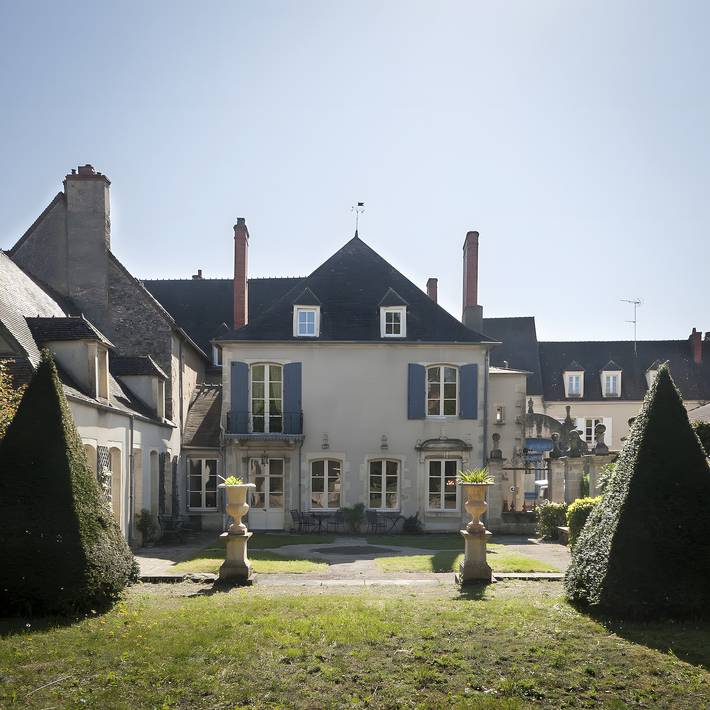 Gästezimmer „Chez Diane – Flore“ mit außergewöhnlichem Gartenblick in Saint-Amand-Montrond