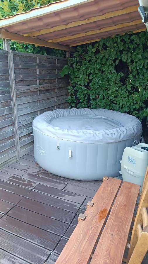 Gîte pour 4 personnes, avec jardin et terrasse ainsi que piscine et jacuzzi à Chatuzange-le-Goubet - 2