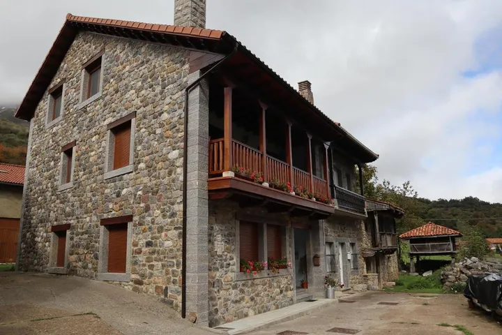 Holiday home for 10 people, with balcony and view - 1