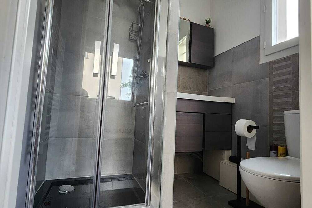 Entire apartment, Near Montpellier 2-room apartment + private garden 15 minutes from the beach in Villeneuve-lès-Maguelone, Côte d'Améthyste