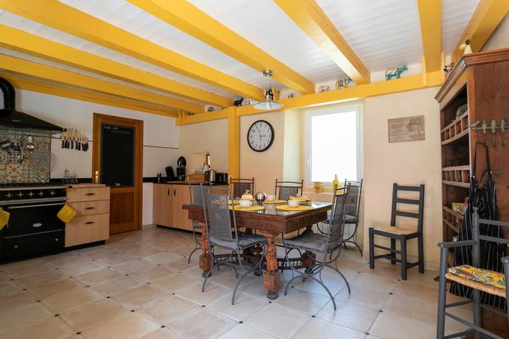 Gîte pour 8 personnes, avec Terrasse ainsi que Jardin et Sauna