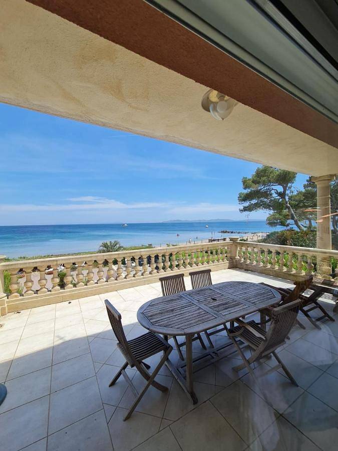 Gîte pour 2 personnes, avec terrasse et vue dans Plage Des Pesquiers Hyeres - 2