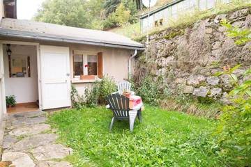 Gîte pour 2 personnes, avec jardin et terrasse à Fraissinet-de-Lozère