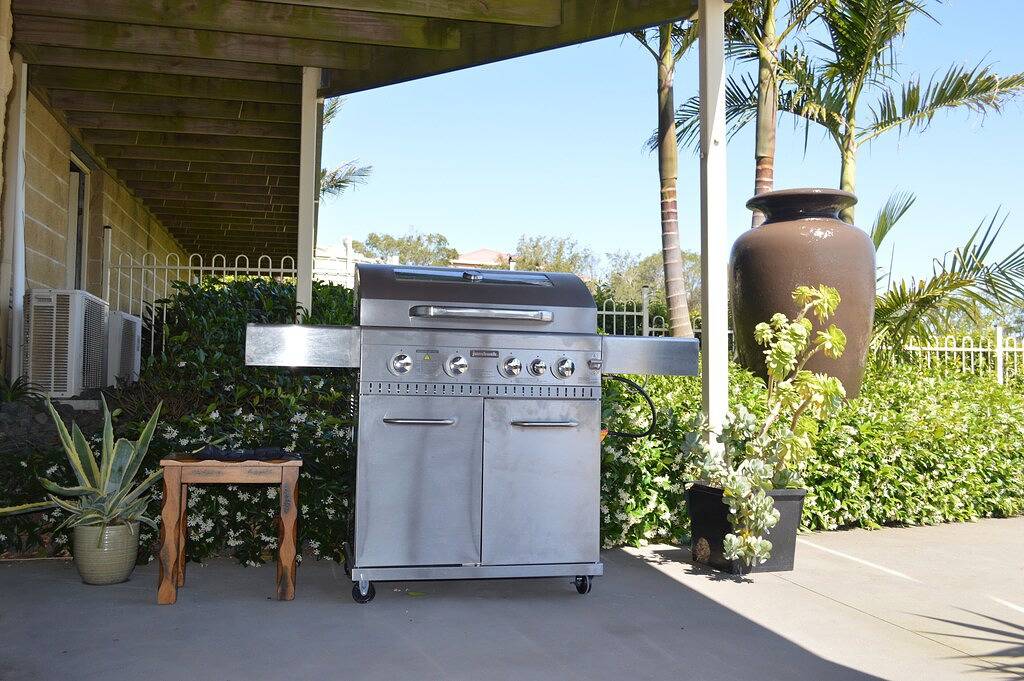 Ganze Wohnung, Resort Style Apartment (Erdgeschoss) - Pool & More. Haustiere willkommen. in Lakes Entrance, East Gippsland Shire