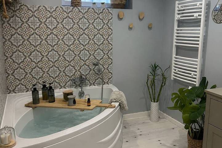 Entire apartment, Spa suite, bohemian ambience & romantic experience in Saumur, Loire Valley