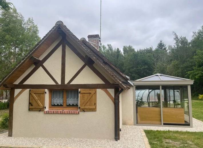 Gîte pour 4 personnes, avec Terrasse ainsi que Jardin et Piscine à Contres