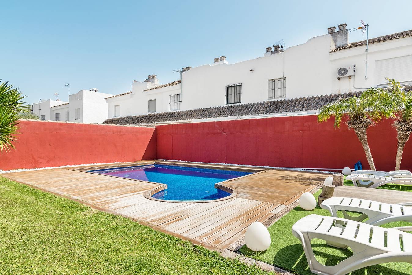 Villa Marty - para familias y huéspedes a partir de 25 años in Los Gallos-Cerromolino, Chiclana de la Frontera