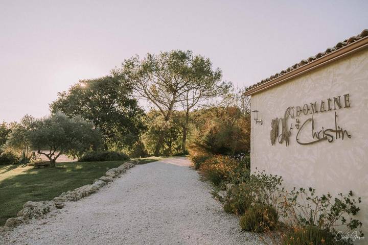 Location de vacances pour 8 personnes, avec jardin ainsi que piscine et sauna à Junas