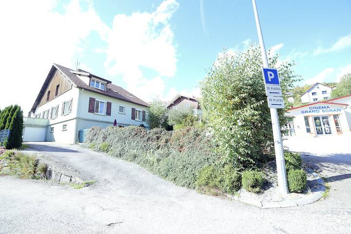 Gîte pour 15 personnes, avec terrasse et jardin ainsi que sauna et jacuzzi, animaux acceptés