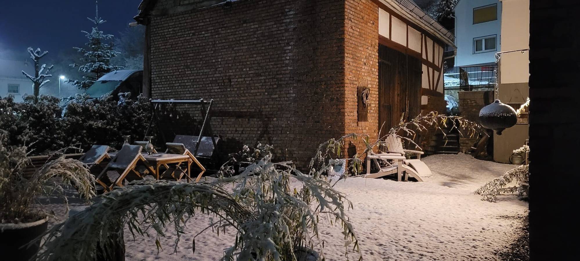 Rosehill Cottage 1699 – Stylish Hideaway with Mountain and Lake Views in Naturpark Lahn-Dill-Bergland