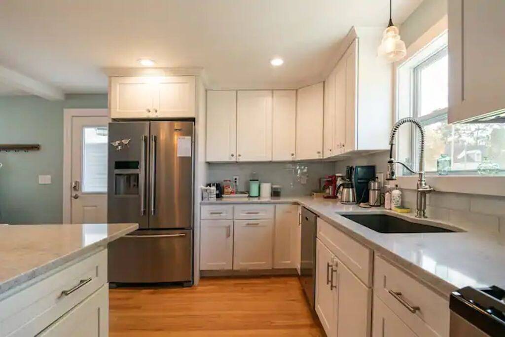 Fully Restored Bristol Home, Walk to Town & Harbor in Bristol (RI), Bristol County