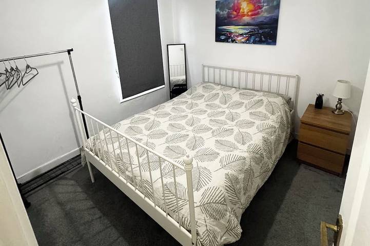Cosy 2 bed house, WIFI, Free Parking, 2 Smart TVs, in Liverpool, Merseyside