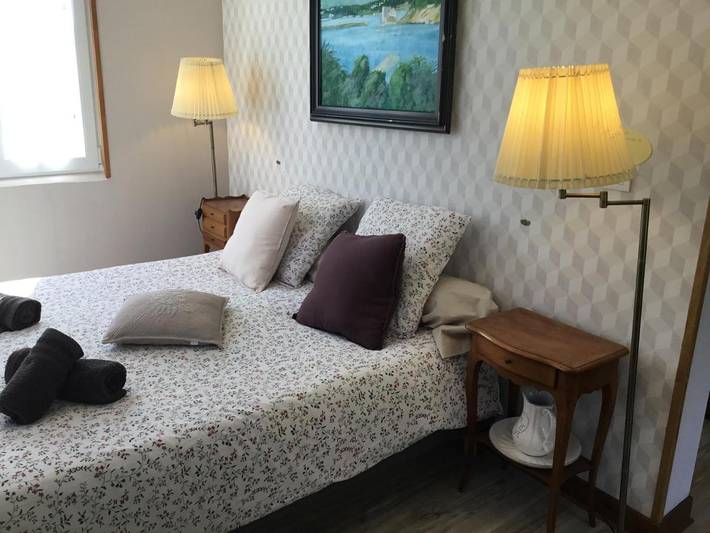 Location de vacances pour 2 personnes, avec vue ainsi que piscine et jardin à Milhac - 4