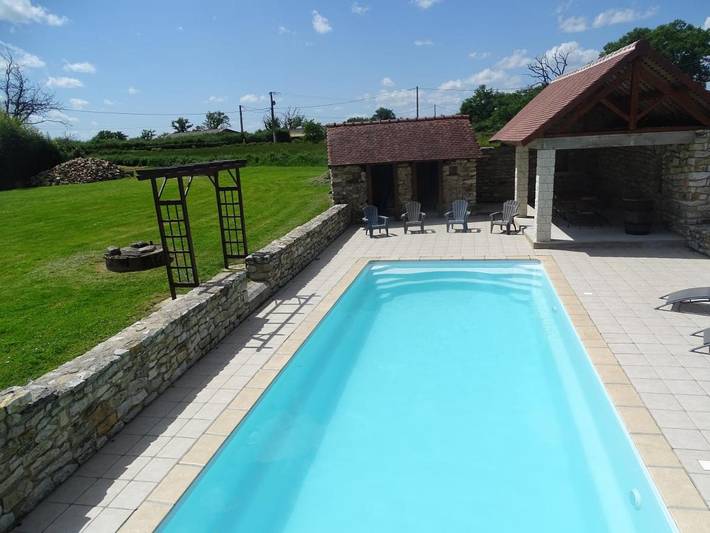 Location de vacances pour 4 personnes, avec piscine ainsi que jardin et vue à Prissac - 4