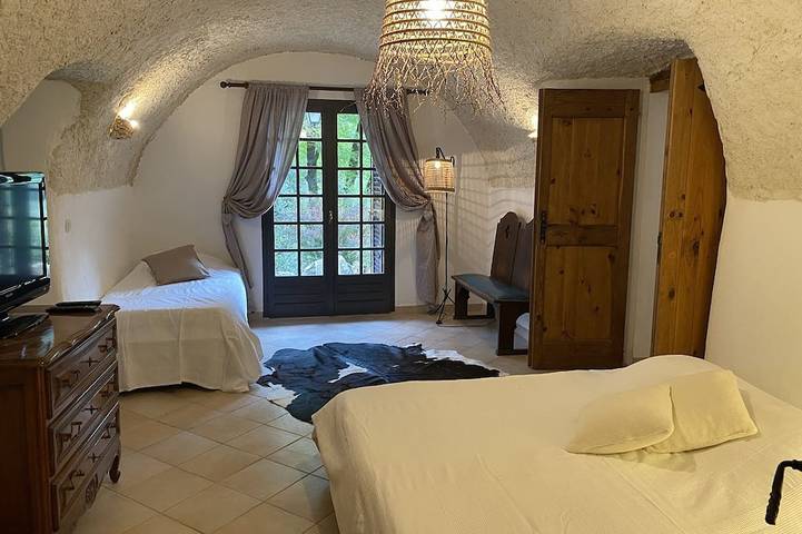 Gîte pour 6 personnes, avec terrasse ainsi que piscine et jardin à Saint-Julien-de-la-Nef - 3