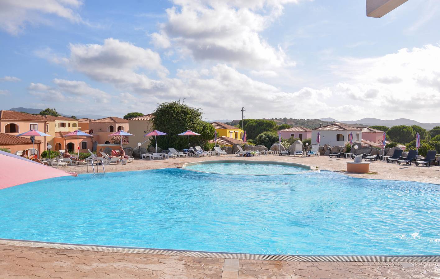Appartamento intero, Appartamento sulla spiaggia con piscina e parcheggio in Lu Lamoni, Vignola Mare