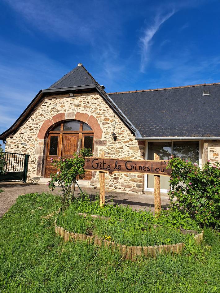 Gîte pour 8 personnes, avec jardin à Almont-les-Junies