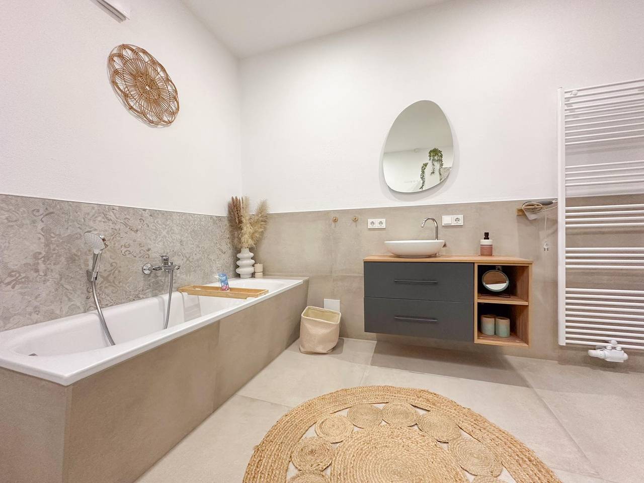 Ganze Wohnung, Sehr attraktive Wohnung im Stadtzentrum

 in Hillesheim, Vulkaneifel