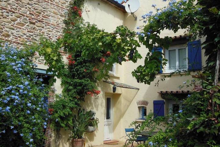 Holiday home for 9 people, with garden and terrace, with pets - 1