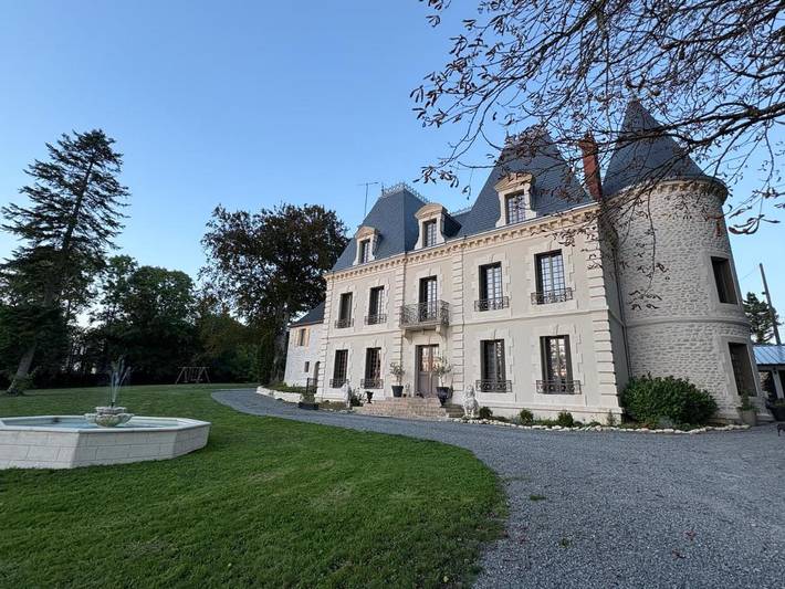 Location de vacances pour 2 personnes, avec Jacuzzi et Terrasse ainsi que Jardin et Piscine à Varennes-Vauzelles - 4