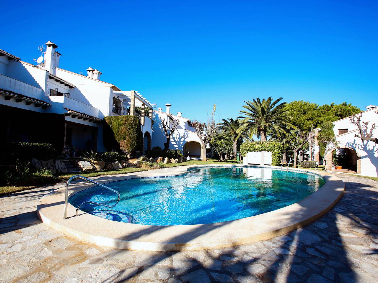 Villa à Denia, 3 chambres, piscine, climatisation, jardin, barbecue, idéale pour familles in Montgo, Dénia